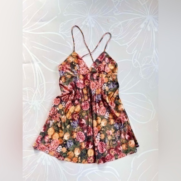 BODY CENTRAL FLORAL SILKY SLIP DRESS​ - Picture 1 of 4